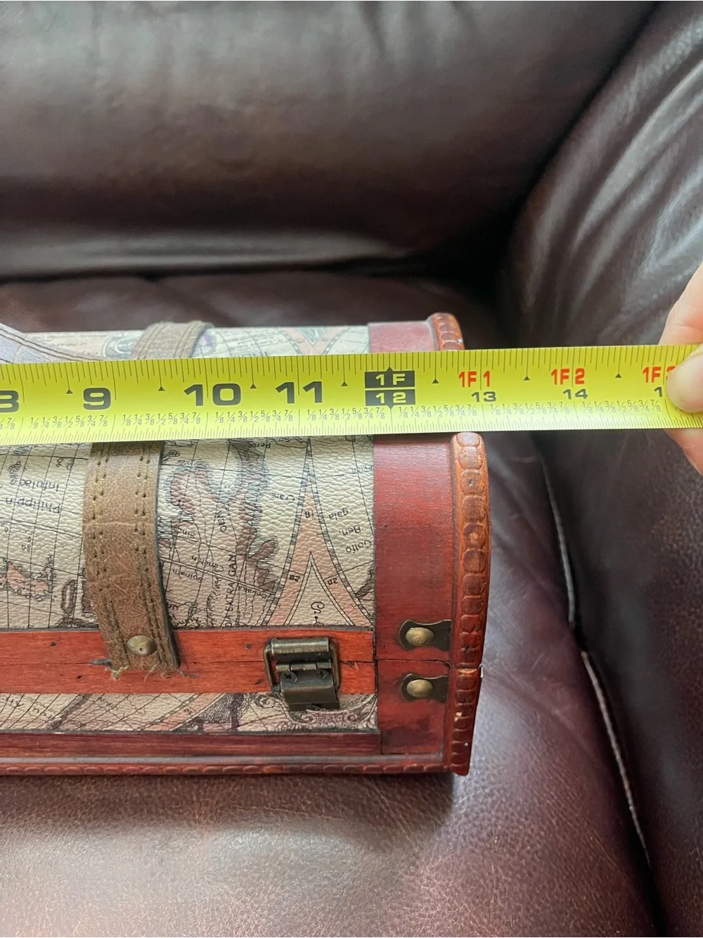 Vintage-Style Red Wooden Decorative vine bottle carrier world map